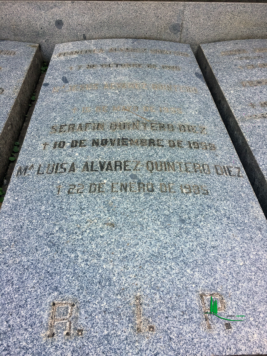 Tumbas de escritores de teatro españoles Entre piedras y cipreses