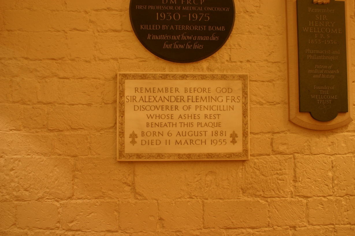 Tumbas de inventores famosos Entre piedras y cipreses